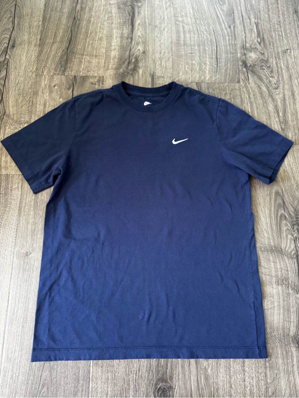 Nike Tee Men's Navy Crew Neck Short Sleeve T-Shirt with White Swoosh size medium